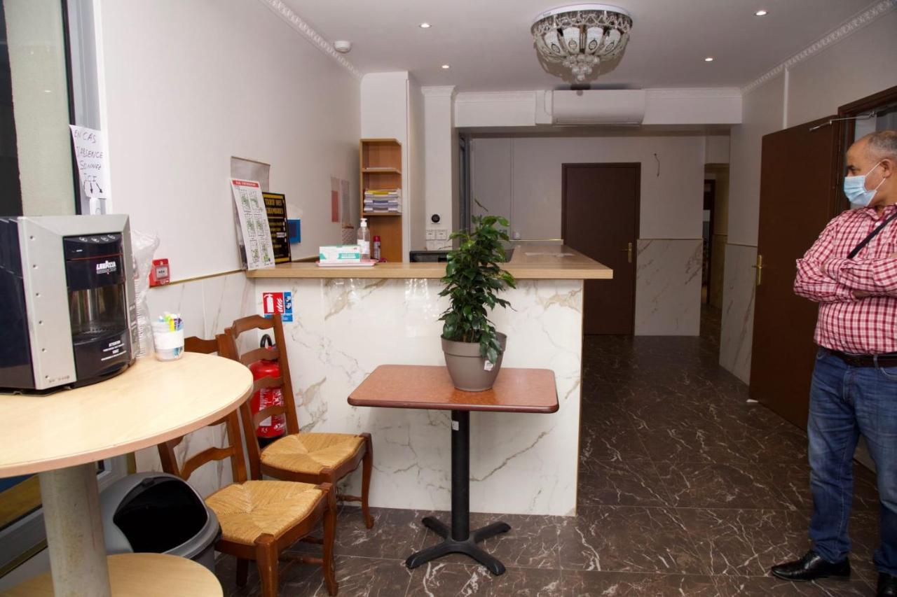 Hotel Le Privilege La Courneuve Exterior photo